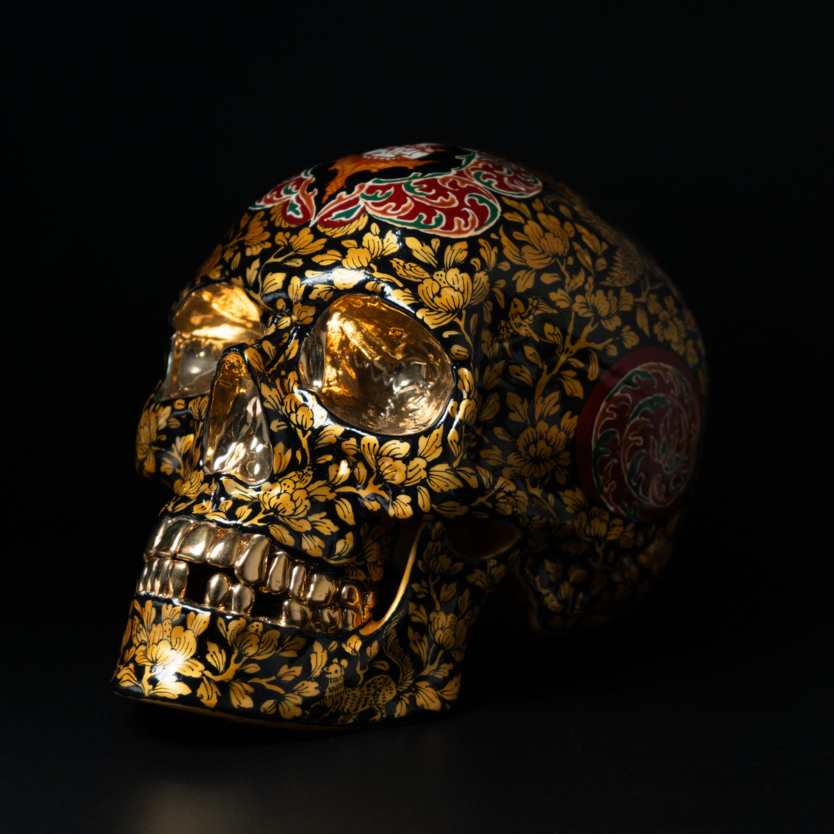 Lai Rot Nam and Lai Plaeo, Trevor Foster, Bencharong on porcelain skull (2)