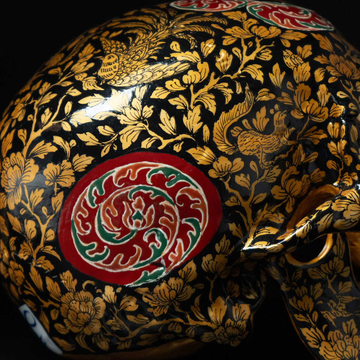 Lai Rot Nam and Lai Plaeo, Trevor Foster, Bencharong on porcelain skull (4)