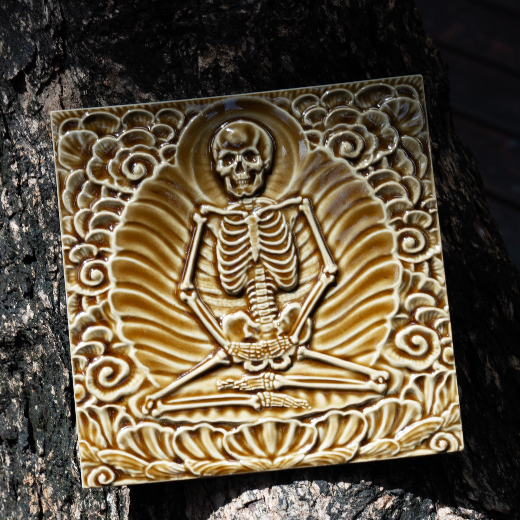 Sokushinbutsu tile in amber