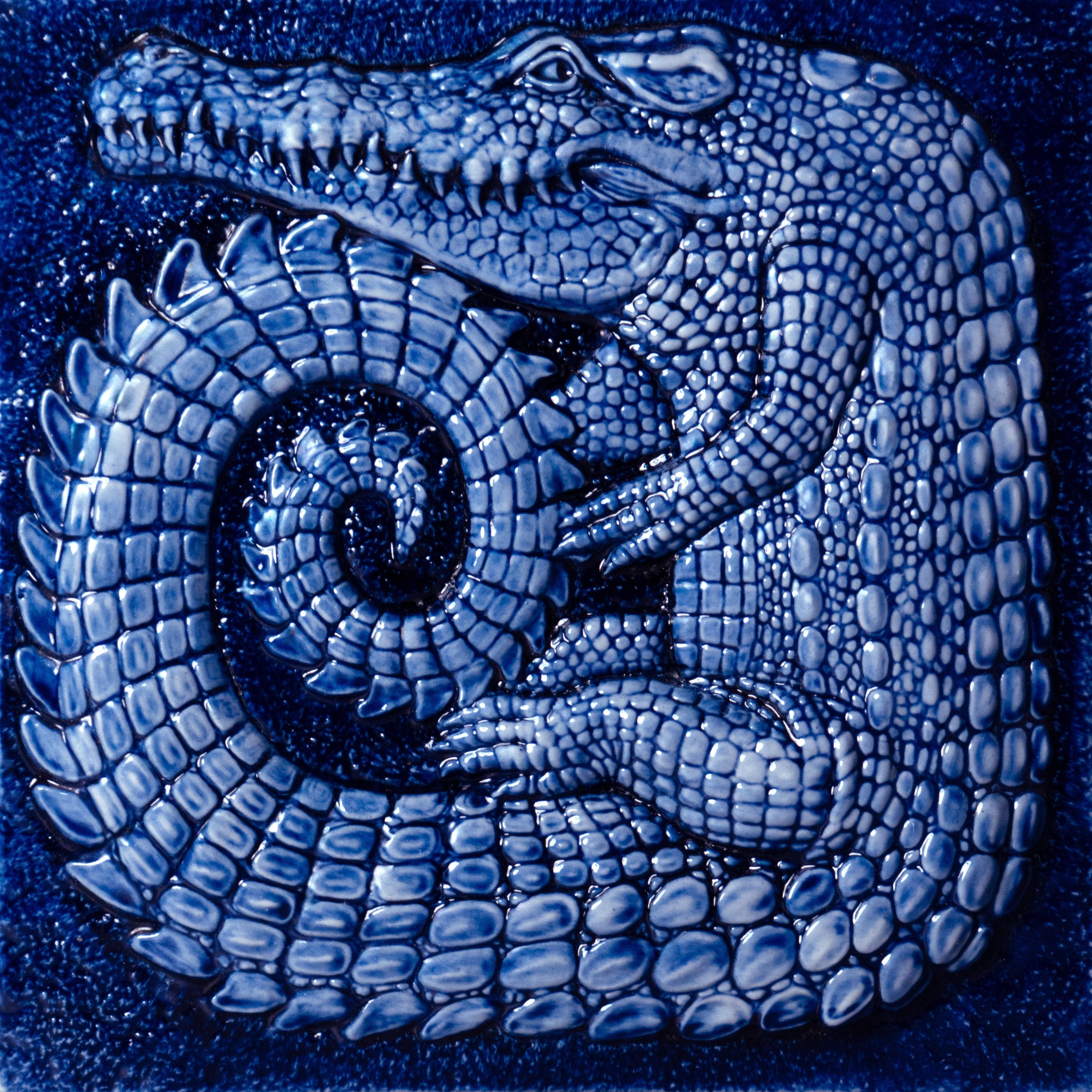 Crocodile tile in cobalt, straight on