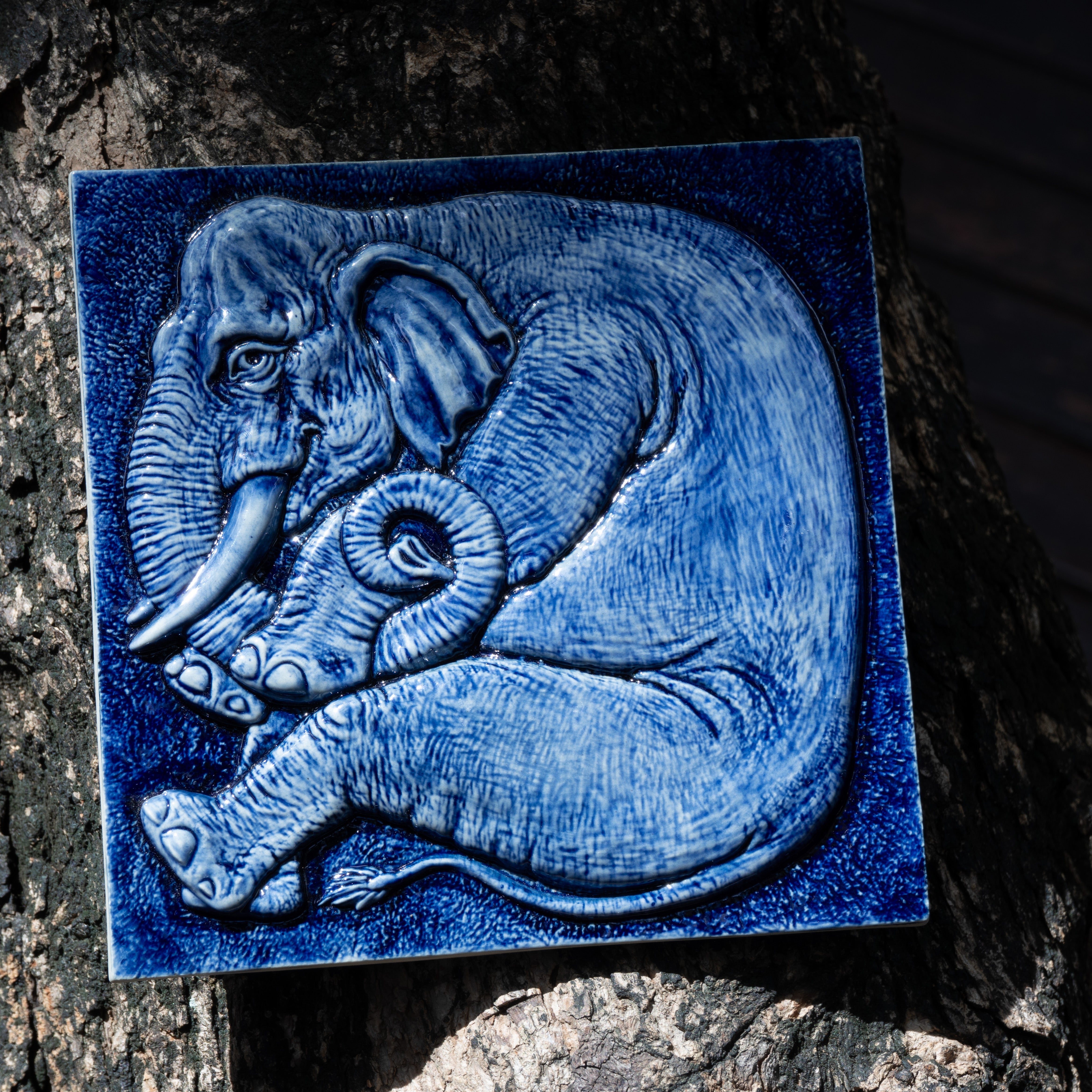 Cobalt elephant tile on bark