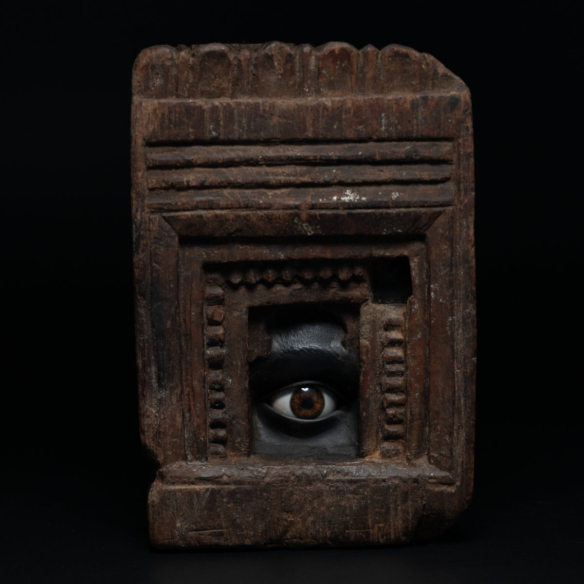 Inward Looking V — front view